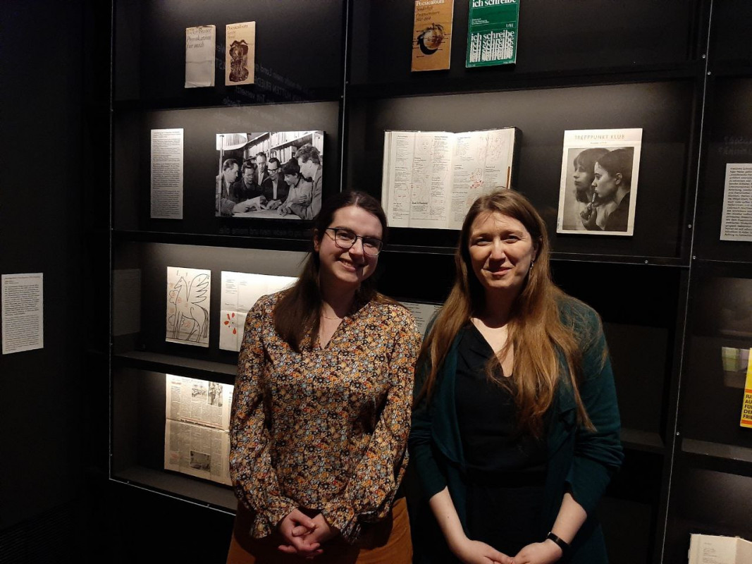 Annika Jahns und Rebecca Franke bei der Ausstellungseröffnung am 09.03.2024.