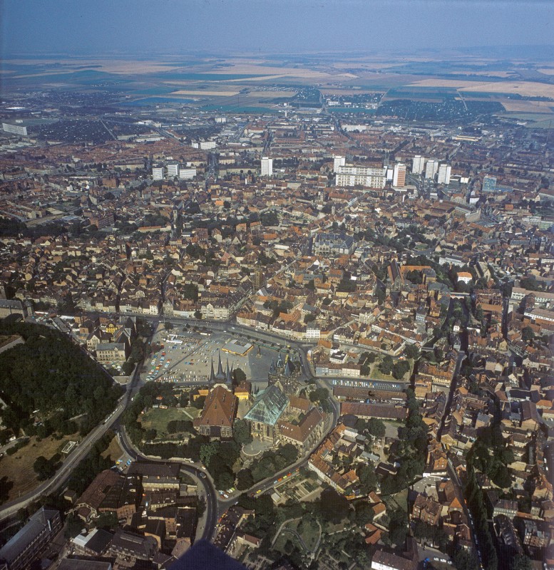 Blick auf die Altstadt von Erfurt 1975. Foto: Lothar Willmann/euroluftbild.de