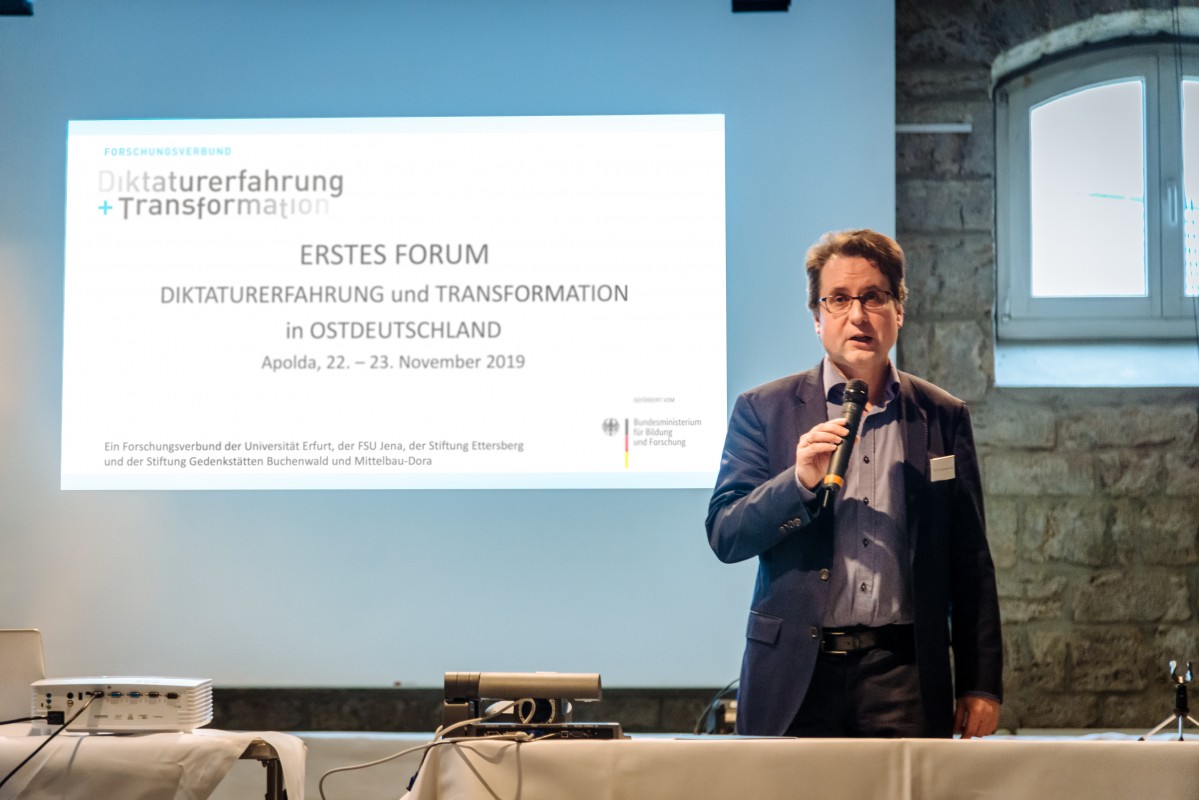 Prof. Dr. Jörg Ganzenmüller eröffnet das Forum, Foto: Henry Sowinski