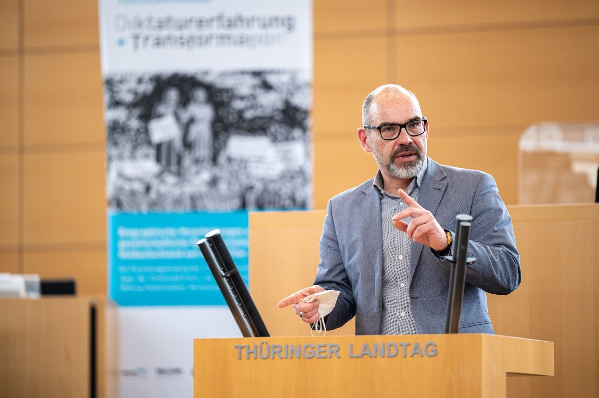 Einführung durch Moderator Christian Stadali (WortWerk Weimar). Foto: Henry Sowinski