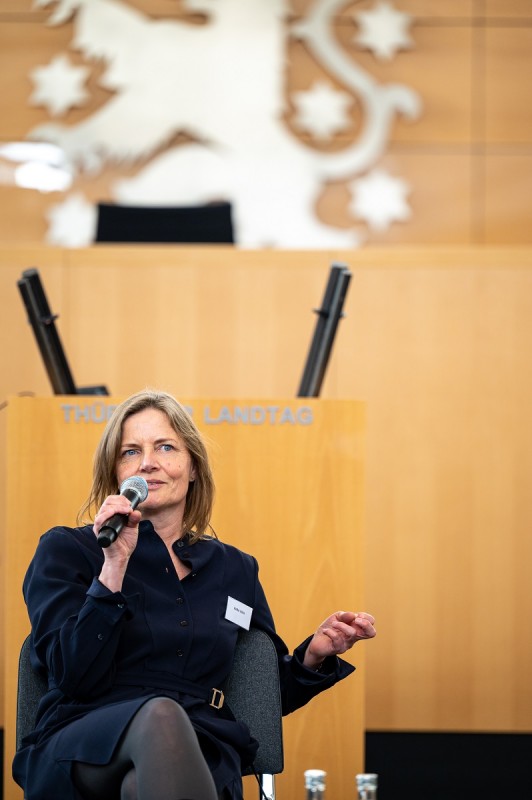 Anke John auf dem Podium. Foto: Henry Sowinski