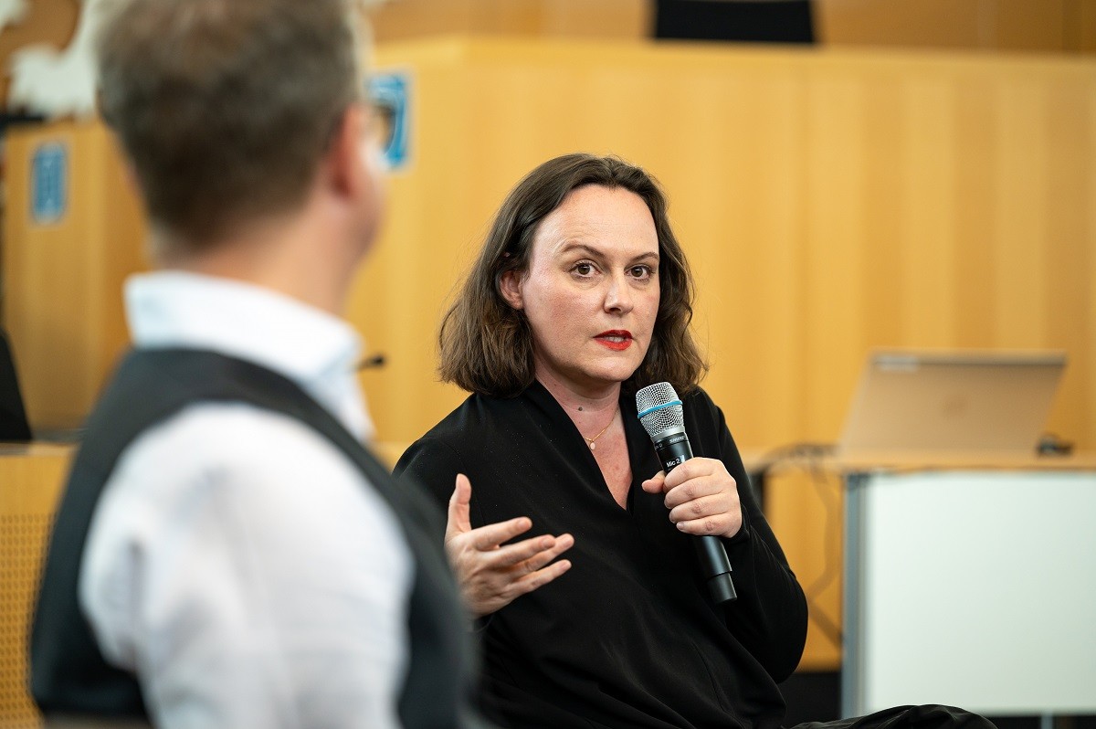 Jana Hensel und Olaf Jacobs in der Podiumsdiskussion. Foto: Henry Sowinski