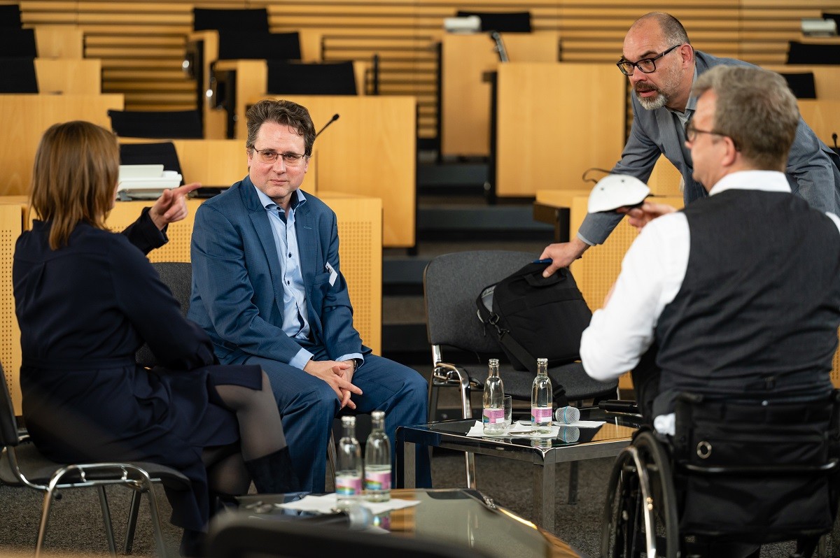 Nach der Podiumsdiskussion: Anke John, Jörg Ganzenmüller, Christian Stadali, Olaf Jacobs. Foto: Henry Sowinski