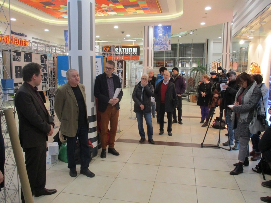 Jörg Ganzenmüller, Klaus Bergmann, Axel Doßmann und Julia Miehe (nicht im Bild) eröffnen die Ausstellung, Foto: Gero Fedtke