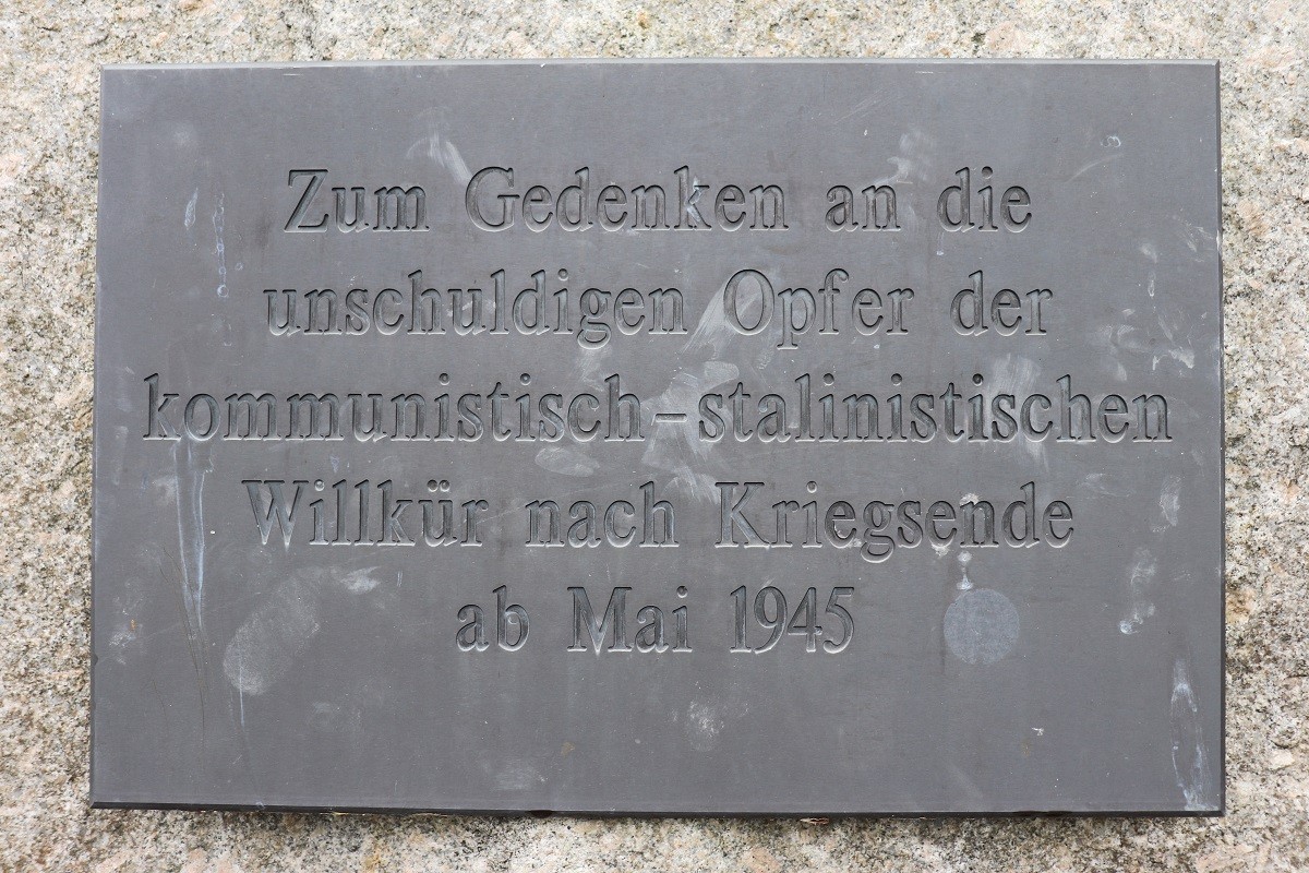 Gedenkstein am Schloss in Schwarzenberg/Erzgebirge, Oktober 2020. Foto: Franz Waurig, Sammlung Gedenkstätte Buchenwald